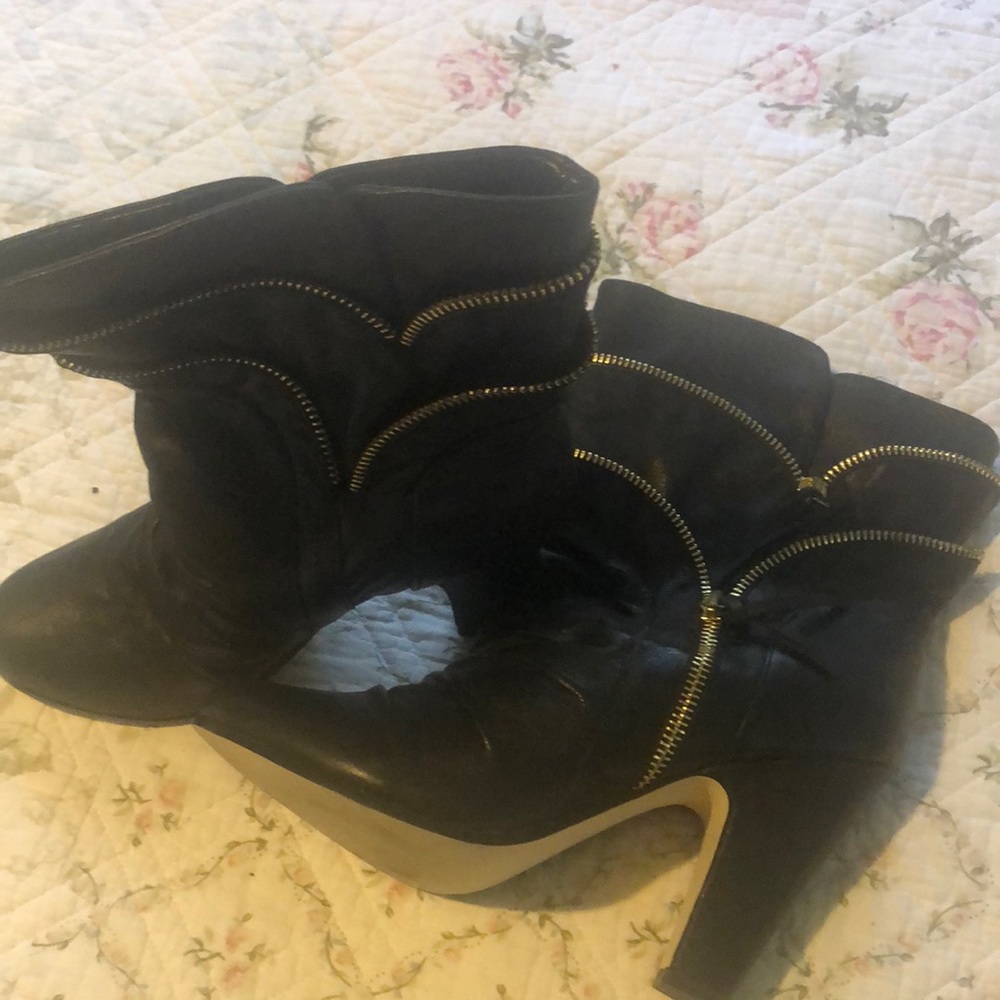 Designer boots. Great condition. Hardly worn. Leather. Size 8 . Black w/zipper